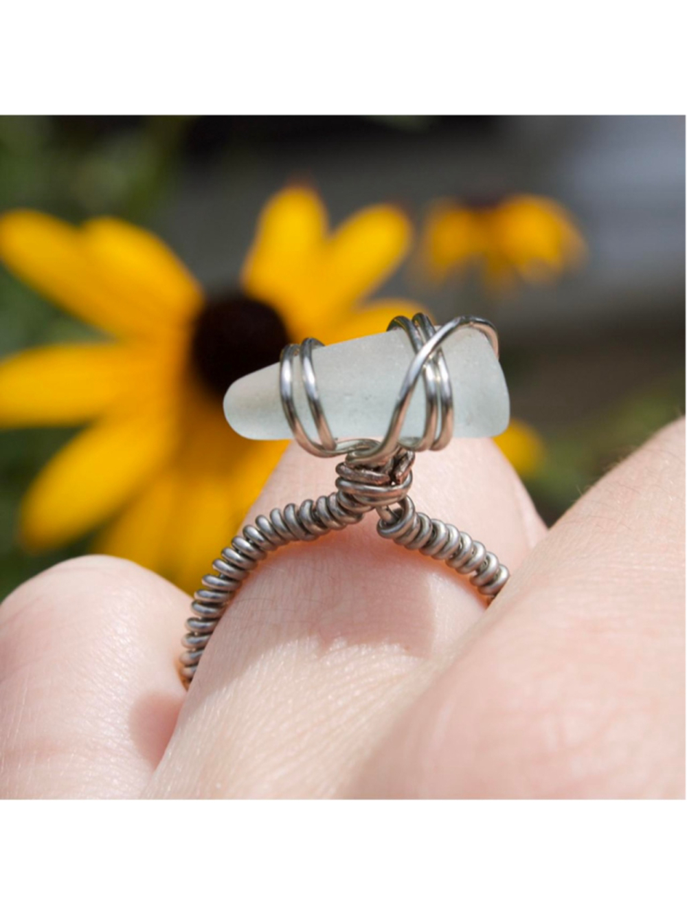 Handmade gold wire wrapped light blue seaglass ring 🌊💫
PM me with any questio